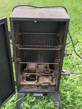 Beginner Smoker Tips, How To Use An Electric Smoker, Masterbuilt Electric Smoker Recipes, Smoked Ideas, Electric Smoker Recipes, Smoker Meals, Smoker Grill Recipes, Smoker Recipes Electric, Masterbuilt Smoker