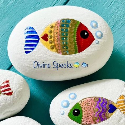 Pat. on Instagram: "Under the sea🐠❤️ I hope you have a wonderful time !! Acrylic paint ." Happy Stones, Painting Rocks, Mandala Design Art, Pet Rocks, Painting Designs, Rock Painting Designs, Rock Painting Art, Rock Crafts, Miniature Art