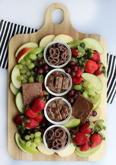 A simple and sweet chocolate dessert board with fruit! Perfect for a gathering! Strawberries, grapes, apples and two types of chocolate. Chocolate Dessert Board, Fruit And Chocolate, Dessert Board, Dessert Platter, Snack Platter, Charcuterie Inspiration, Party Food Platters, Charcuterie And Cheese Board, Charcuterie Recipes