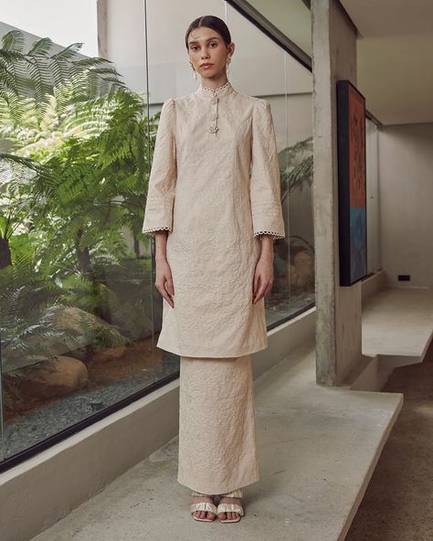 Malay Wedding Dress, Eid Outfit Ideas, Kurung Pahang, Nikah Outfit, Kebaya Modern Dress, Bride Dress Simple, Wedding Dress Outfit, Modest Dresses Casual, Dress Design Sketches