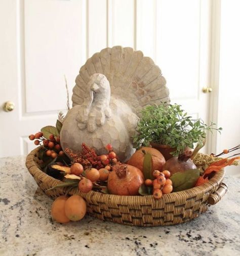 Thanksgiving Kitchen Decor, Diy Fall Decor, Turkey Decor, Fall Vignettes, Thanksgiving Kitchen, Fall Table Centerpieces, Home Decor Fall, Thanksgiving Inspiration, Fall Decor Inspiration