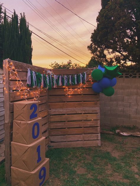 Campfire Graduation Party, Green And Blue Graduation Party Ideas, Outdoor Graduation Party Ideas High School Backyards, Plant Themed Graduation Party, Farmhouse Graduation Party Ideas, Grad Party Decorations For Guys, 2023 Graduation Party Ideas For Guys, Coastal Graduation Party, Blue And Green Graduation Party