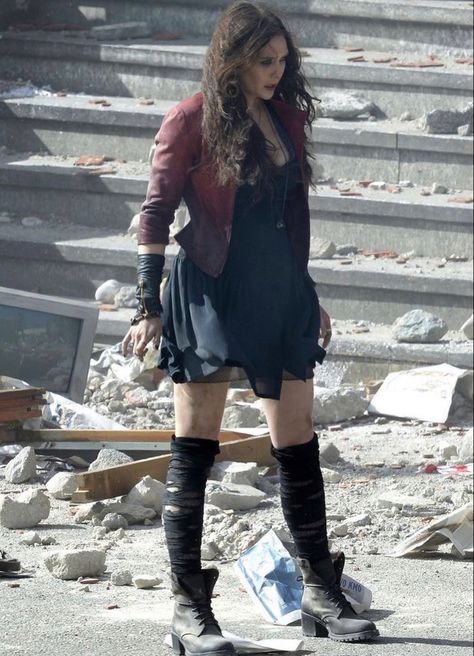 Scarlet Witch Costume, Avengers 2, Elizabeth Olsen Scarlet Witch, Scarlet Witch Marvel, Scarlett Witch, Avengers Age, Age Of Ultron, Marvel Women, Elizabeth Olsen