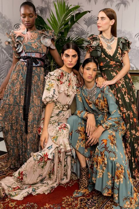 Sukienki Maksi, Look Hippie Chic, Gaun Koktail, Mode Boho, Johanna Ortiz, Vogue Runway, Fashion 2018, Fashion Show Collection, Fall 2018