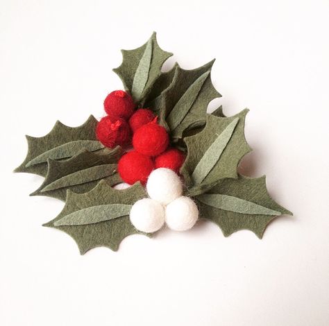 Berry Hair, Felt Flower Tutorial, Christmas Decorations Cheap, Felted Wool Crafts, Felt Flower Headband, Floral Headband, Holly Berry, Christmas Hair, Christmas Pins