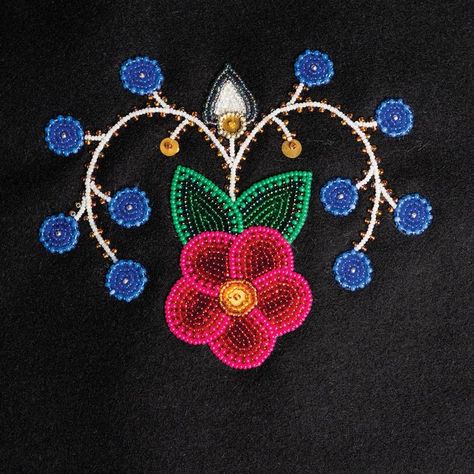 Metis Beadwork Patterns, Ojibwe Beadwork, Midwest Home, Native American Beadwork Patterns, Floral Words, Beaded Moccasins, Beaded Flowers Patterns, Native Beading Patterns, Scale Drawing