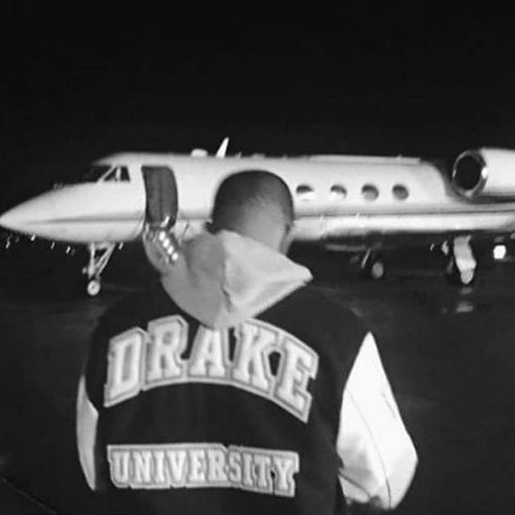 R&b Playlist Covers, Drake Jacket, Drake Playlist, Drake Album Cover, R&b Aesthetic, Old Drake, Drake Rapper, R&b Playlist, Drakes Album