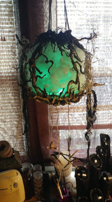 Diy Lamp Ideas, Dnd Room, Tanah Liat, Funky Decor, Rustic Garden Decor, Garden Deco, Witch Decor, Rustic Gardens, Vintage Garden