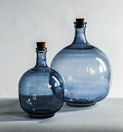 Photo Bleu, Still Life Pictures, Life Drawing Reference, Still Life Photos, 수채화 그림, Still Life Drawing, Arte Inspo, Still Life Art, Glass Vases