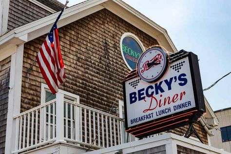 15 Best Restaurants in Maine to Add to Your Must Try List | New England With Love Maine Restaurants, Maine Vacation, Bbq Restaurant, Family Restaurants, Breakfast Lunch Dinner, Best Restaurants, Best Foods, Diner, New England