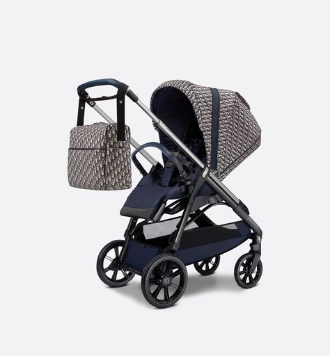 Dior Stroller, Designer Strollers, Luxury Stroller, Fashionable Baby, Toddler Designer Clothes, Baby Dior, Dior Collection, Sun And Rain, Dior Oblique