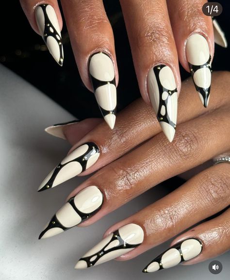 Fingernails Painted, Stilleto Nails Designs, Nail Design Glitter, Nyc Nails, Sassy Nails, Stiletto Nails Designs, Work Nails, Dope Nail Designs, Almond Nails Designs