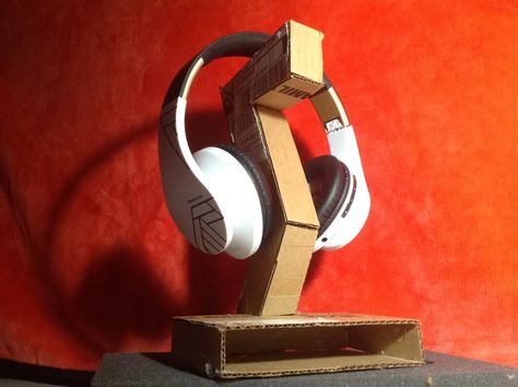 Headset Stand Diy, Diy Headphone Stand, Cardboard Creations, Diy Headphones, Headset Holder, Headset Stand, Desk Decorations, Headphone Stand, Headphone Holder