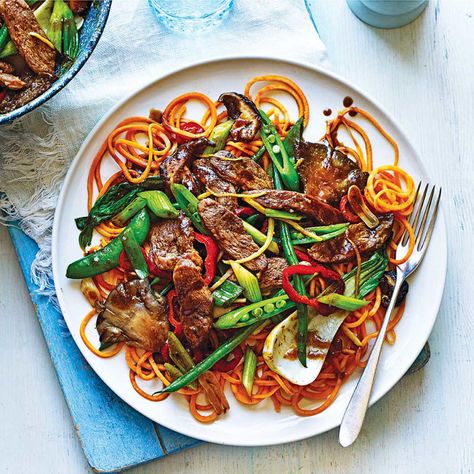 Duck stir-fry Duck And Noodles Recipes, Duck Stir Fry Recipes, Asian Duck Recipes, Duck Stir Fry, Duck Dishes, Asian Stir Fry Sauce, Stir Fry Meal Prep, Duck Tacos, Inexpensive Dinner Recipes