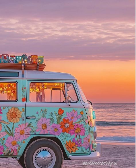 Fun Car Aesthetic, Cool Van Paint Jobs, Mini Van Aesthetic, Volkswagen Bus Aesthetic, Groovy Camper, Camper Van Illustration, Cute Jeeps, Jeep Painting, Combi Hippie