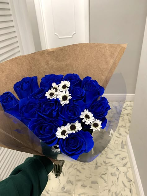 britney on Twitter: "it’s the weekly roses from my boyfriend for me 🥰… " Flowers Bouquet Gift, Bouquet Gift, Off Campus, Dream Gift, Flower Therapy, Beautiful Bouquet Of Flowers, Luxury Flowers, Blue Roses, Book Aesthetics