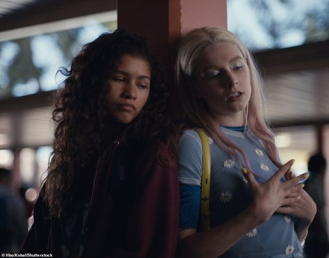 Euphoria Make Up Looks Rue, Rue And Jules, Makeup Euphoria, Natasha Bedingfield, Billy Crudup, Hunter Schafer, Euphoria Makeup, Donald Glover, The Daily Show