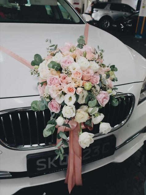 Flowers For Wedding Car, Car Floral Decoration Wedding, Proposal Flower Arrangements, Decorating Car For Wedding, Floral Car Decor, Bridal Car Bouquet, Car Decor For Wedding, Wedding Car Flower Decoration, Wedding Car Flowers