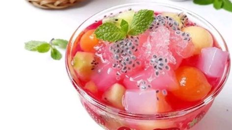 Video Bahan-Bahan Utama: Agar-agar powder Air secukupnya Gula pasir Bahan pelengkap: Buah kelengkeng Siapkan juga selasih yang sudah direndam air hangat, tiriskan Sirup cocopandan Nata de coco Es batu secukupnya Resep Lengkapnya : https://www.topwisata.info/2022/04/resep-minuman-es-manado-dan-es-sarang-burung.html The post Video cara membuat Es Sarang Burung appeared first on TOPWISATA. Watermelon Jello, Quick Cooking Recipes, Berbuka Puasa, Buka Puasa, Sushi Night, Party Food Platters, Videos Cooking, Agar Agar, Magic Recipe