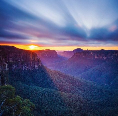 Sunset over Govetts Leap, Blue Mountains, Australia. Photo: S_DanielTran_ East Coast Australia, Autumn Sunrise, Blue Mountains Australia, Watching The Sunrise, New Zealand Adventure, Spiritual Artwork, The Blue Mountains, Blue Mountains, Very Cold