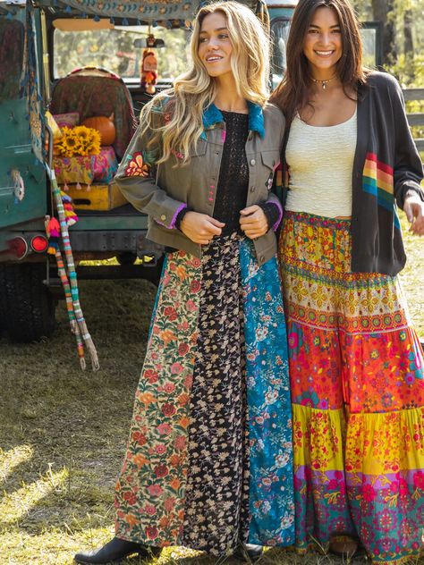 Boho Bottoms, Boho Winter Outfits, Mixed Prints, Bohemian Chic Fashion, Cute Skirt Outfits, Hippie Style Clothing, Effortless Outfit, Whimsical Fashion, Boho Skirts