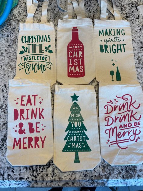 Wine Bags Ideas Christmas, Holiday Wine Bags, Wine Bags Ideas, Wine Bag Diy, Diy Christmas Canvas, Christmas Wine Bags, Canvas Wine Bag, Wine Bottle Gift Bag, Cricut Christmas Ideas