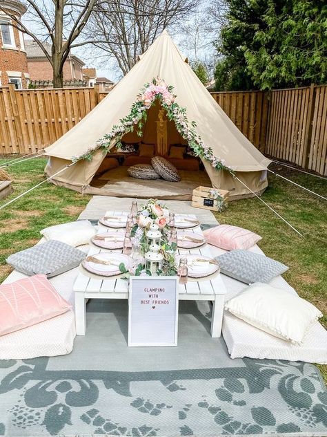 If you have children, make a teepee for them outdoors: this will be a private nook where you kid can enjoy seclusion, play and maybe sleep. A teepee may be a great idea for adults, too, if you need some relaxation and privacy, and if you love boho decor. Let’s have a look at some outdoor teepees that you can make or buy. Bolo Picnic, Girls Tent, Glamping Birthday Party, Sleepover Tents, Boutique Camping, Birthday Sleepover Ideas, Glamping Birthday, Glamping Party, Indoor Picnic