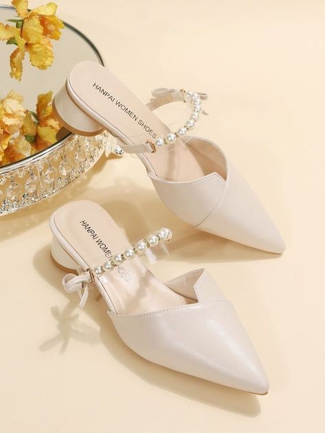 Elegant Shoes Flat, Elegant Shoes Heels, Sandals Design, Fancy Sandals, Pretty Sandals, Fashion Shoes Heels, Cute Shoes Heels, Shoes Heels Classy, White Wedding Shoes