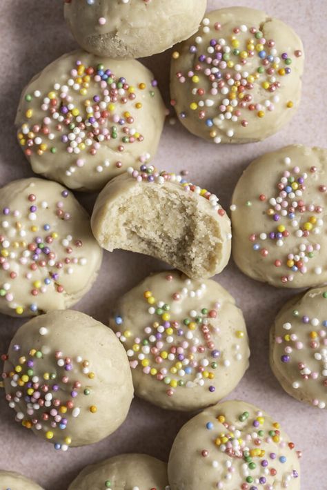 Peppermint Biscotti, Sandwich Appetizers, Flavored Icing, Italian Cookie Recipe, Buttery Cookie, Cookie Dough Ingredients, Confetti Cookies, Soup Sandwich, Baking With Almond Flour