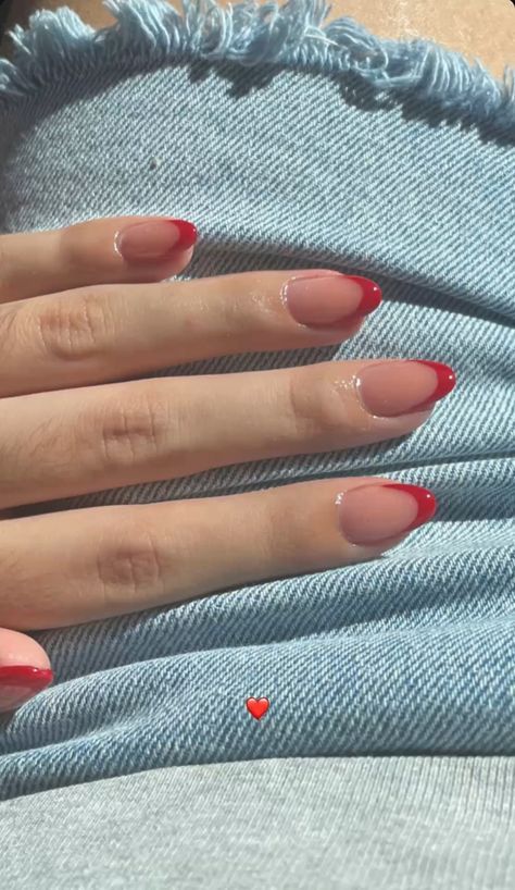 French Tips Inspiration, Red Nails Acrylic Tips, Red Tip Gel Nails, Simple Red French Tip Nails, French Tip Nails Red And White, Light Red French Tip Nails, Nail Inspo Red French Tip, Red Nails French Tip Almond, Almond Shape Red French Tip