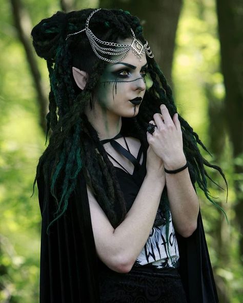 Faerie Makeup, Witches Dinner, Dark Fairy Makeup, Warrior Makeup, Fantasy Goth, Fairy Cosplay, Witch Cosplay, Halloween Fest, Dark Witch