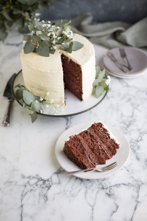 Hazelnut Ganache, Hazelnut Meringue, Dessert Aux Fruits, Chocolate Wedding Cake, Meringue Buttercream, Swiss Meringue, Swiss Meringue Buttercream, A Piece Of Cake, Piece Of Cake