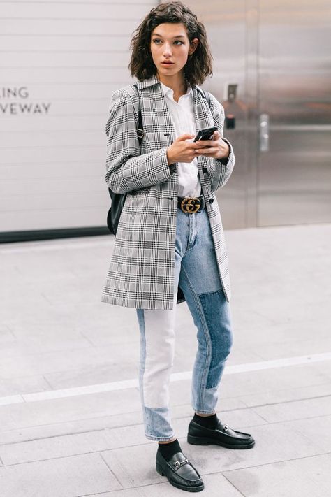 http://www.whowhatwear.com/tomboy-outfits/slide24 Gucci Belt Outfit, Cute Tomboy Outfits, Loafers With Socks, Socks Outfit, Casual Chic Outfits, Loafers Outfit, Look Formal, Sock Outfits, Denim On Denim