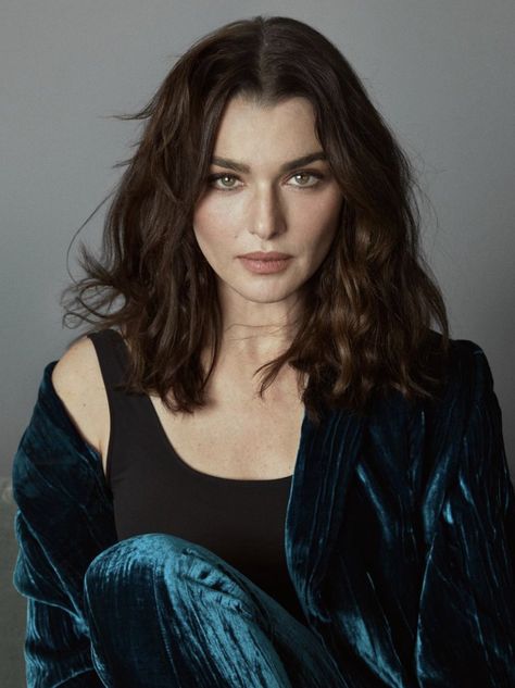 “NOT RACHEL WEISZ TEASING US WITH HER ARM MUSCLES?!? WJKDJNFJES” Rachel Weiss, Older Actresses, Deep Winter Colors, The Rachel, Arm Muscles, Rachel Weisz, Beauty Shoot, Woman Crush, Westminster