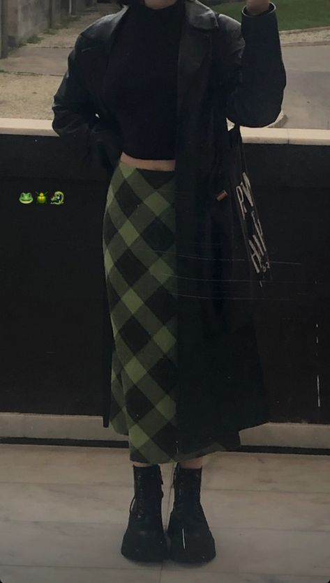 Turtleneck And Long Skirt, Midi Skirt Party Outfit, Green Goth Aesthetic Outfit, Dark Green Goth Outfit, Rainy Day Grunge Outfits, Black And Dark Green Outfit, Goth Lounge Wear, Elder Emo Outfits, Unique Outfits Aesthetic