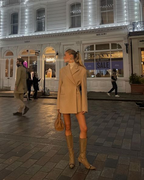 huge respect for tube girl | Instagram Freya Tidy, Slick Back Pony, Winter Work Outfit, Chic Streetwear, Khaki Blazer, Slick Back, Winter Work, Camel Coat, Winter Outfits For Work