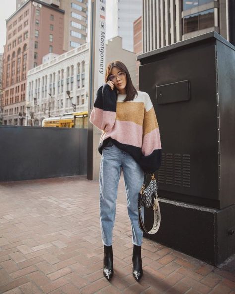 6 Different Ways to Style Mom Jeans #theeverygirl Dressing Up Mom Jeans, Mom Jeans With Sweater, Colorblock Jeans Outfit, Mom Jeans Sweater Outfit, Mom Jeans Outfit Fall, Ways To Style Mom Jeans, Style Mom Jeans, Mom Jeans Outfit Winter, Ripped Jeggings