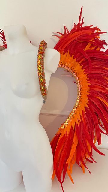 Ila Leila on Instagram: "Bra course is now available to purchase via my website and coming soon is this backpiece one ☺️ #ilaleila #sambacostume #onlinecourse #samba" Samba Costume Diy, Carnival Bra Diy, Samba Dance Costume, Carnival Samba Costume, Samba Wire Bra, Carnival Bra, Fringe Bikinis, Costume Carnaval, Samba Costume