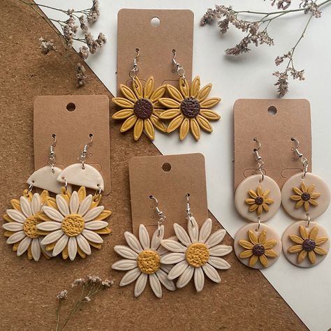 Fevicryl Mouldit Clay Earrings, Clay Earrings With Flowers, Clay Earrings Design, Flower Resin Jewelry, Clay Keychain, Polymer Clay Flower Jewelry, Diy Earrings Polymer Clay, Handmade Clay Jewelry, Clay Diy Projects