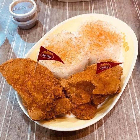 CRAVE on Twitter: "JOLLIBEE SPICY CHICKEN JOY😋… " Jollibee Aesthetic, Jollibee Chicken Joy, Jollibee Chicken, Jollibee Menu, Chicken Joy, Pink Songs, Grocery Foods, Food Coma, Filipino Food