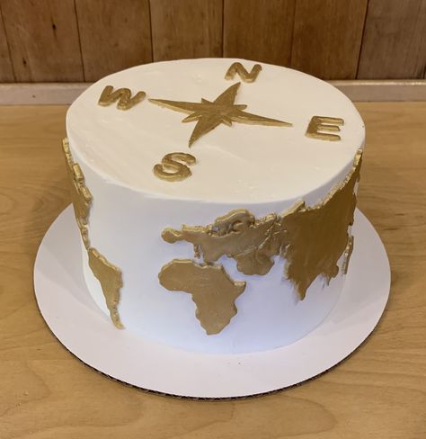 World Traveler Cake Ideas, Geography Cake Ideas, Map Cake Ideas, 50s Bakery, Travel Cake Ideas For Men, Compass Cake, World Map Cake, Nautical Birthday Cakes, Map Cake