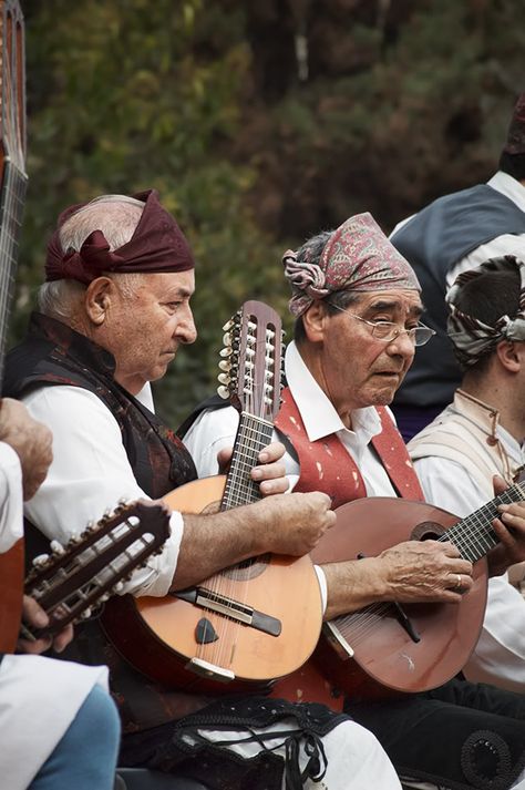 Two jota players dressed in traditional costumes from the Spanish region of Aragon. Spain Pictures, Barcelona Photos, Folk Musician, Spanish People, Spanish Dance, Spanish Heritage, Spain Culture, Spanish Wedding, Spanish Culture