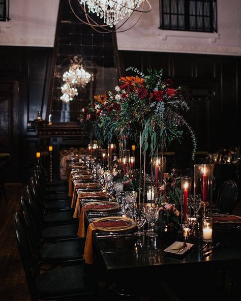 Feelin' like a glam queen with this moody reception decor. That pop of color in the florals 😍Dark wood, vintage venue  Photo via @sundrop_vintage. Wedding Coordinator | @K.SageEvents Catering |@treslacatering  Venue |@ebelloflb Photographer |@camrynclairphoto  Video |@emmalynncinema Floral |@foxtail_florals Stationary & Signage | @gingerlydesignco Hair & Make-Up | @designvisage Linens | @bbjlinen Photo Booth | @capturephotobooth  #Regram via @weddingchicks Elegant Wedding Interior, Dark Autumn Wedding Aesthetic, Old Hollywood Wedding Decor, Moody Reception, Dark Romantic Wedding, Dark Wedding Theme, Wedding Aesthetics, Dark Party, Nye Wedding