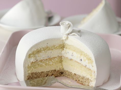 White Lady, A Norwegian Classic - Passion For Baking :::GET INSPIRED::: White Lady Cake, Scandinavian Desserts, Norwegian Cuisine, Lady Cake, Nordic Recipe, Norwegian Food, White Lady, Scandinavian Food, Lady A