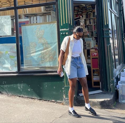 Black Girls Styling Jorts, Wardrobe Aesthetic, Summer Europe, Feminine Outfits, Summer Fits, Feminine Outfit, Outfits Ideas, Casual Fits, Fit Inspo