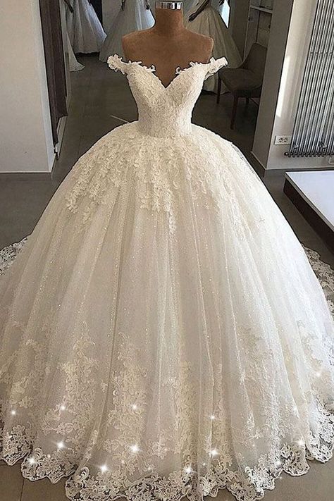 Ball Gown Wedding Dress With Train, Wedding Dress Trumpet, Ball Gown White, Wedding Dresses Off Shoulder, Tulle Ball Gown Wedding Dress, Wedding Dress Black, Wedding Dress Backs, Dresses Off Shoulder, Wedding Dresses Lace Ballgown