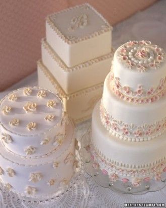 See the "Sailor's Valentine Wedding Cakes" in our  gallery Valentines Wedding Cake, Wedding Cake Vintage, Simple Beach Wedding Ideas, Bridal Cakes, Old Fashioned Wedding, Vintage Wedding Cakes, Spring Wedding Outfit, Desserts Wedding, Wedding Cake Images