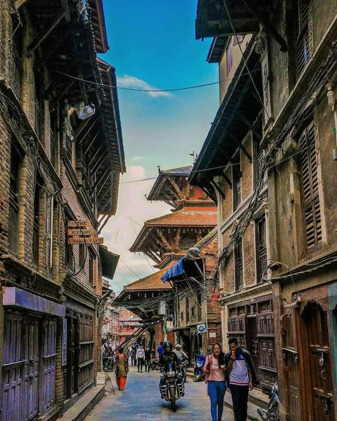 Nepal Scenery, Nepali Art, Bale Dance, Nepal People, Patan Nepal, Nepal Culture, Background Reference, India Street, Nepal Kathmandu