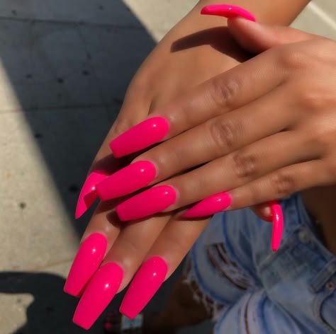 Bright Acrylic Nails, Nails Graduation, Bright Summer Acrylic Nails, Bright Pink Nails, Neon Pink Nails, Nails Bright, Unghie Sfumate, Nails Pretty, Graduation Nails