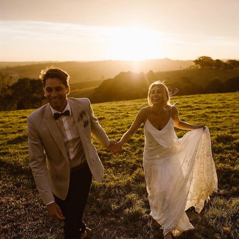 Wedding Shot List, Sunset Wedding Photos, Wedding Portrait Poses, Bride Pictures, Wedding Couple Photos, Wedding Photography Styles, Bride And Groom Pictures, Bridal Photoshoot, Sunset Wedding